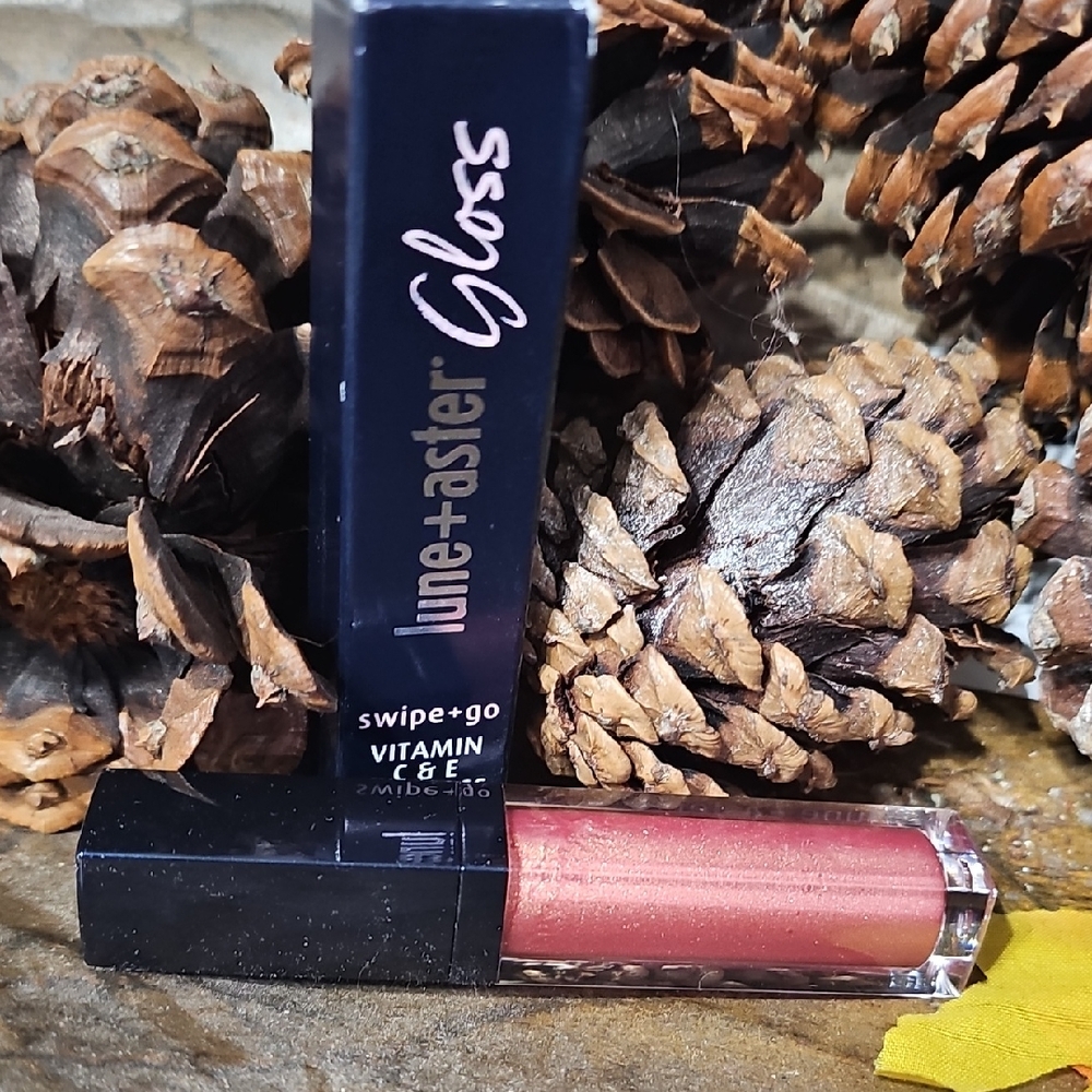 Swipe+Go Vitamin C&E Lip Gloss in Shimmering Pink